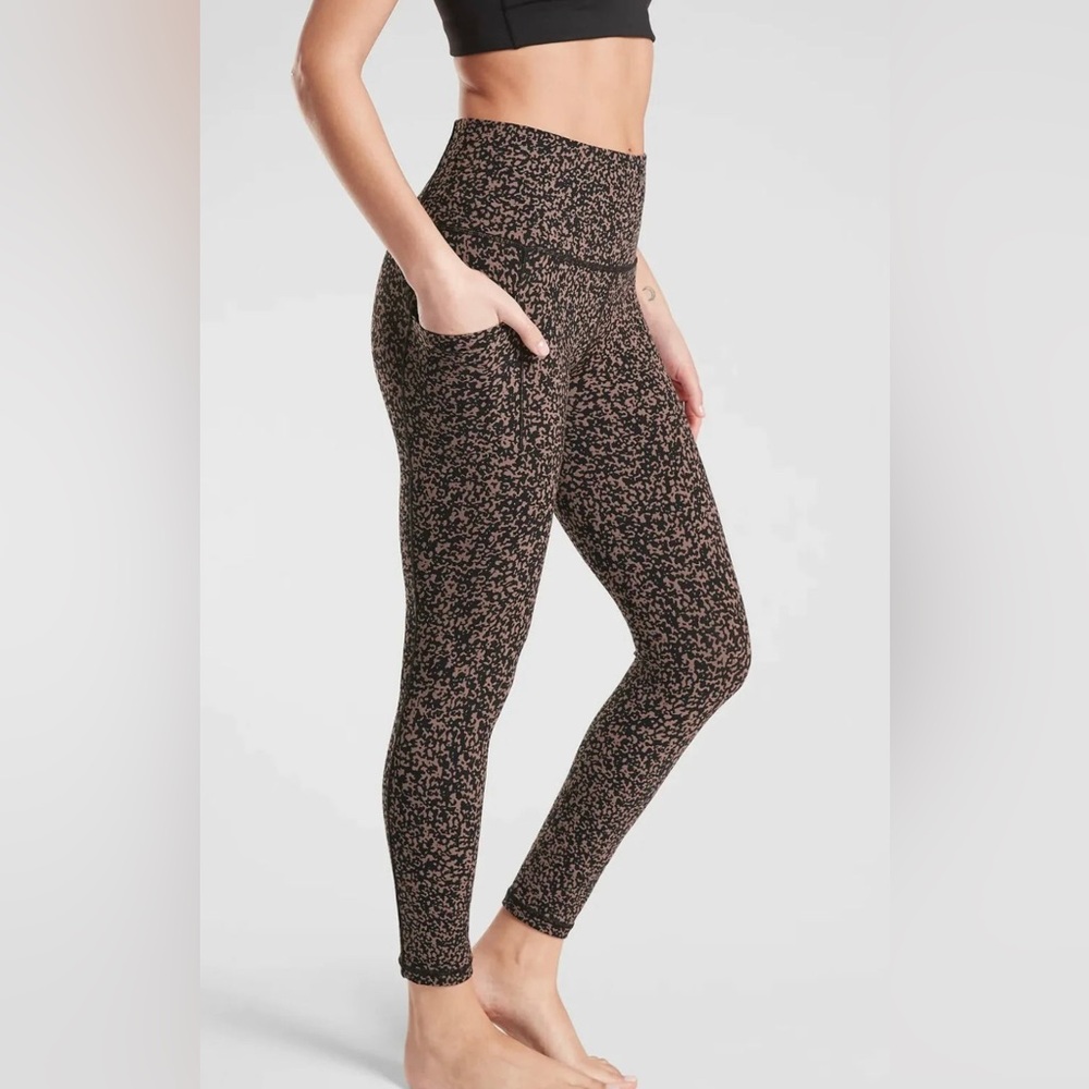 ATHLETA Salutation Stash Pocket Printed 7/8 (Mineral brown)